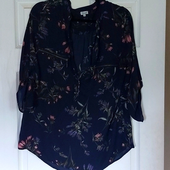 Navy blue blouse - Picture 1 of 3